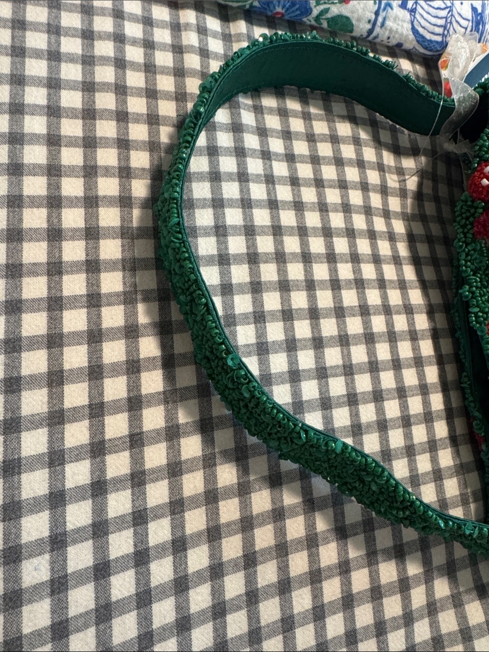 Beaded Strawberry Shoulder Bag in Green and Red - Picture 4 of 4